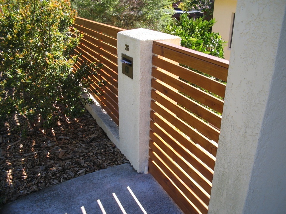 Slat Screens & Fences - Farr Fencing.